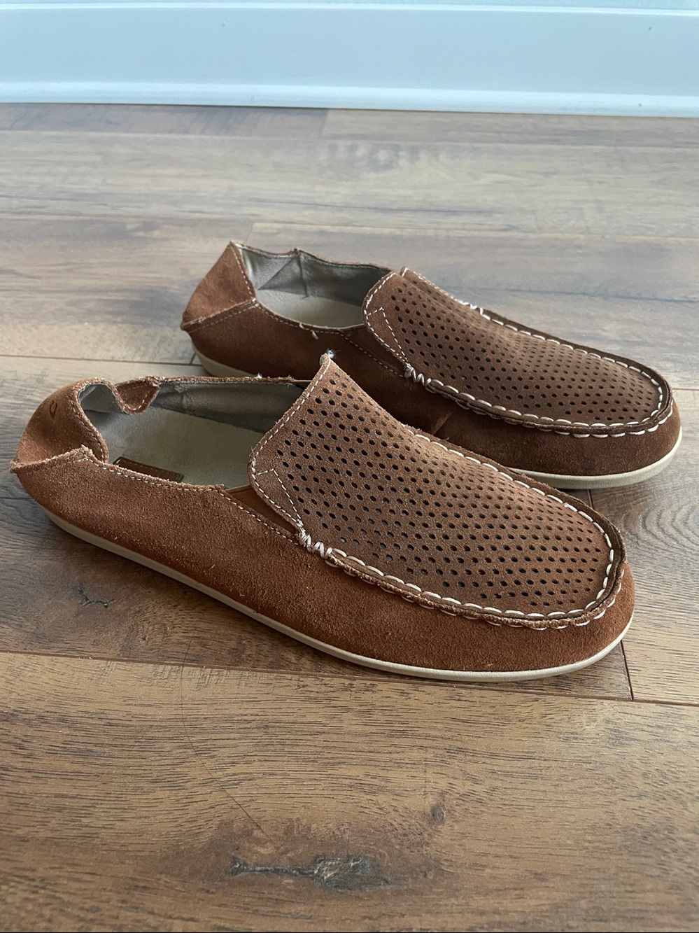 Olukai Women’s Nohea Perf Brown Suede Leather Loafers Size 9
